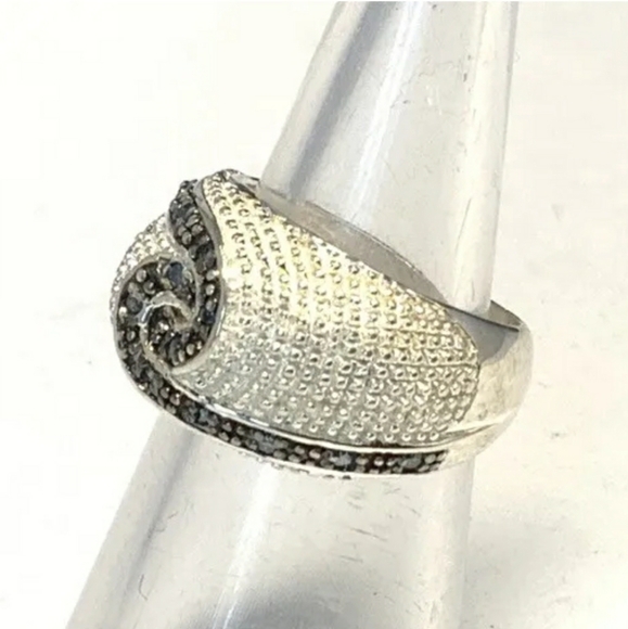 Rare Estate Victoria Wieck Blue diamond Ring - Picture 2 of 6